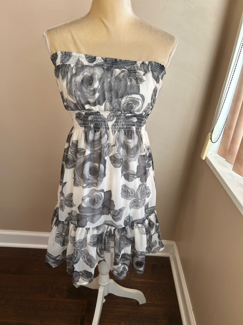 New womens mini dress Gray floral print smocked strapless sz M 4124 - Picture 3 of 5